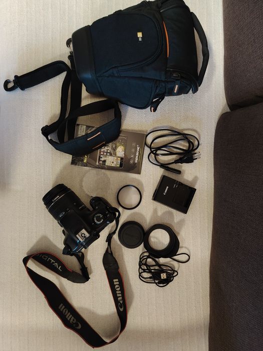 Canon EOS 1100D + EF-S 18-55mm