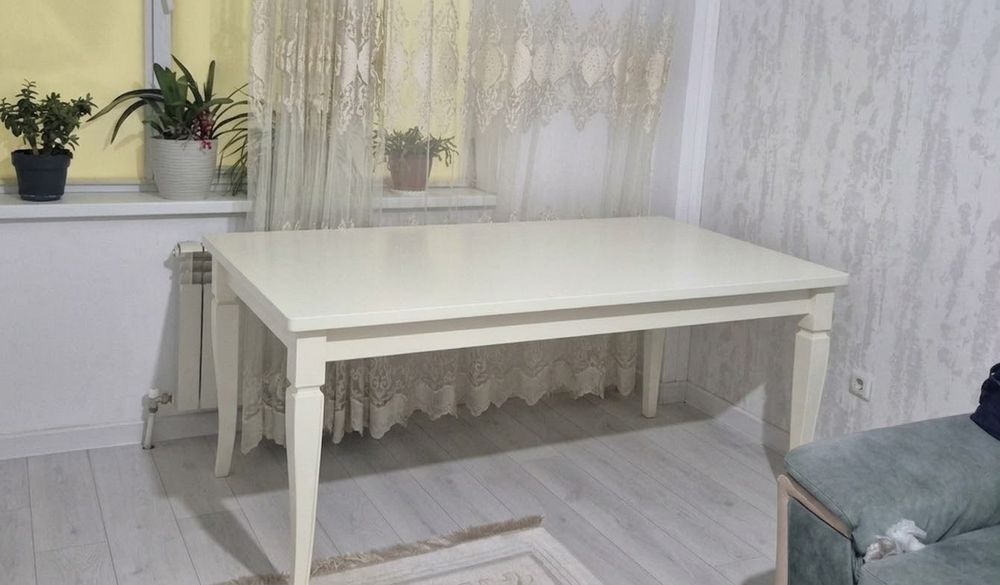 Стол для гостиной