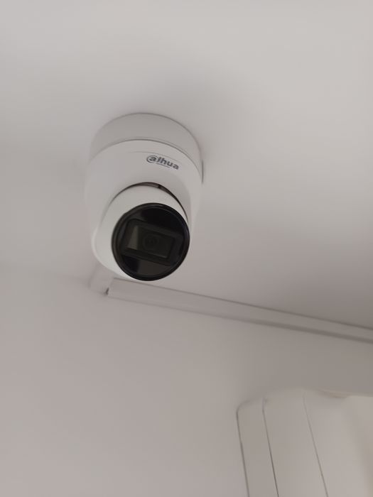 Vind sistem video monitorizare și alarma hibrida Dahuade interior