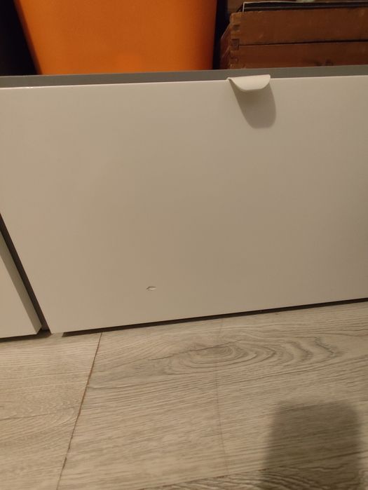 Dulap haine cu rafturi și bara de umerase