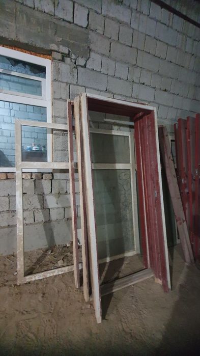 Yog‘och eshik plastik eshik deraza darvoza unitaz sotiladi kotejniki