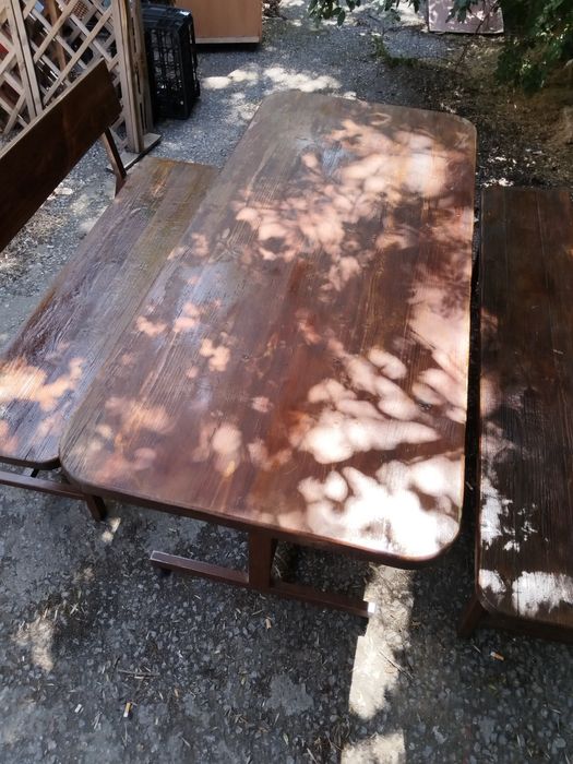 Маси с пейки от масивна дървесина