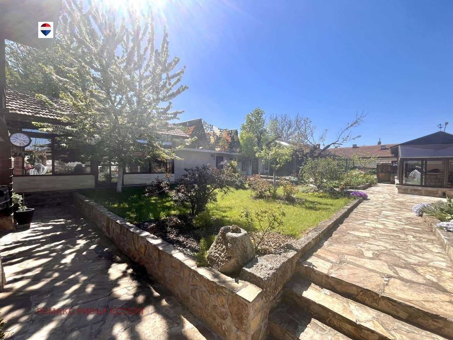 Къща на два етажа за продажба в с. Красен