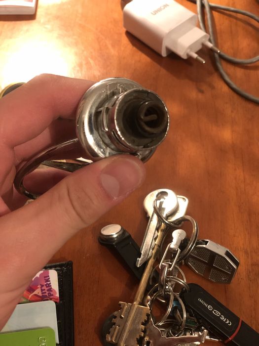 Продам значок мерседес