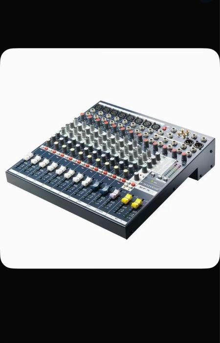 Soundcraft EFX8 Аналоговый микшерный пульт