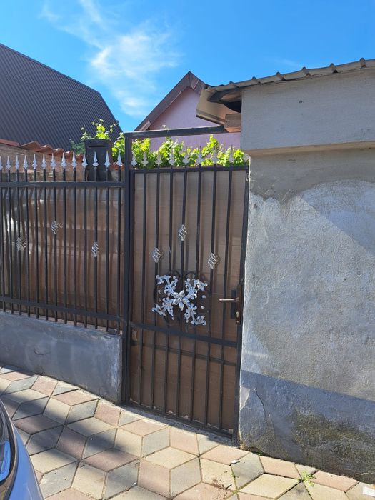 Casa batraneasca de vanzare