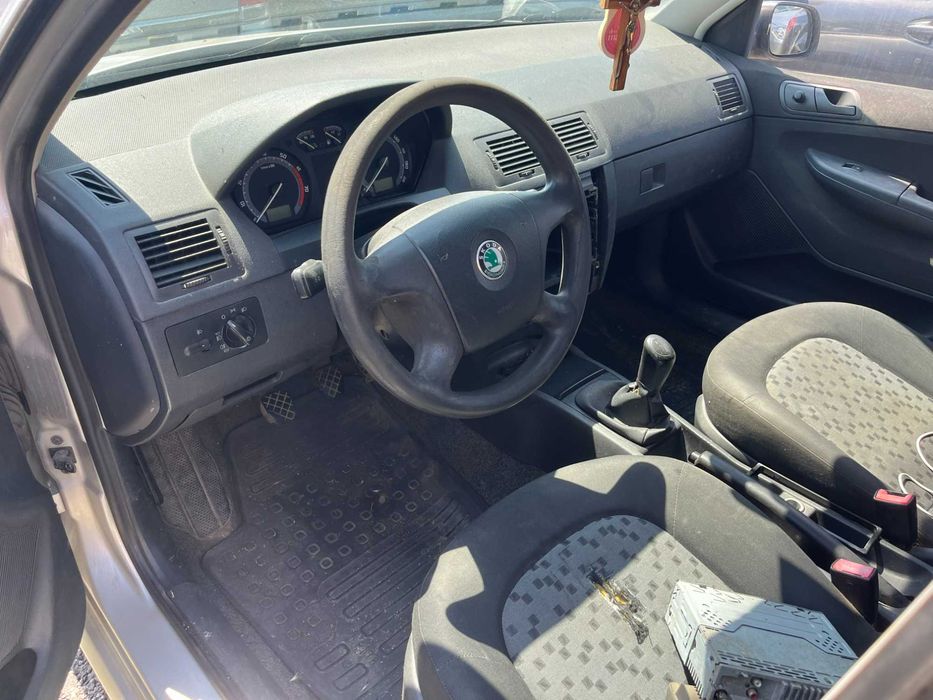 Dezmembrez Skoda Fabia 1 facelift gri argintiu 1,2 benzina 2006