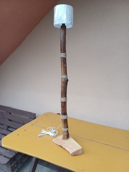 Lămpi handmade din lemn