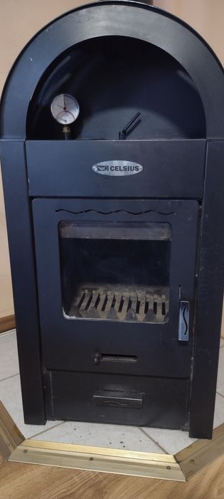 Termoșemineu pe lemne