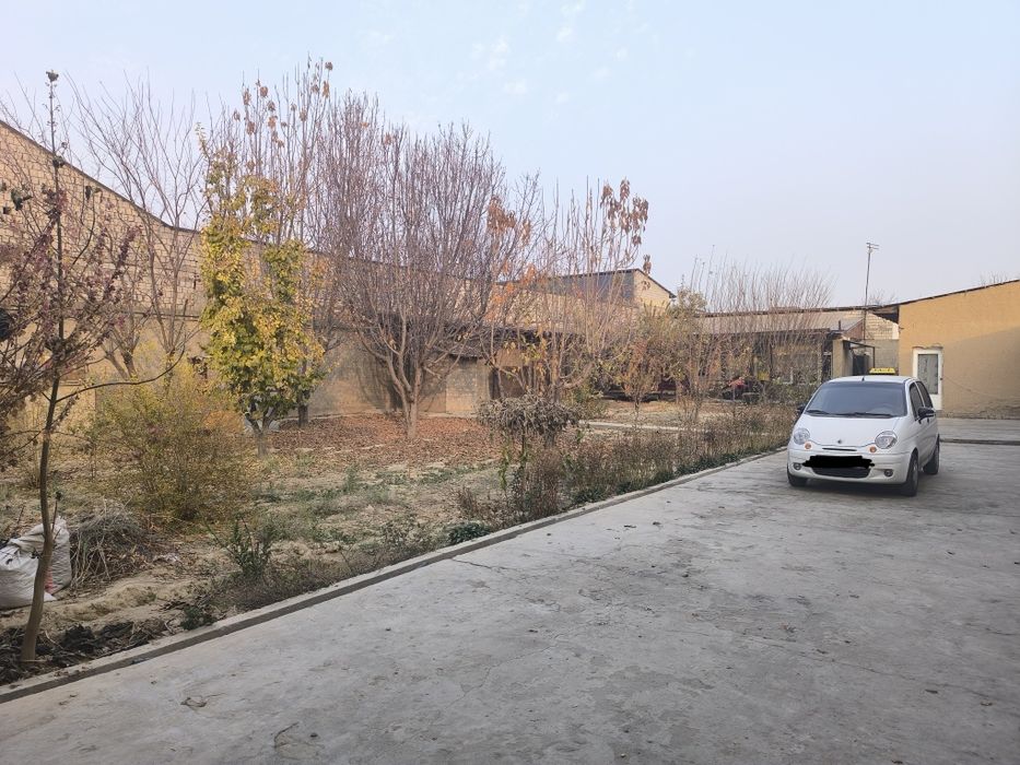 Абдурахмоновда 5.75 сотиҳ 2 хонали қуруқ ер сотилади