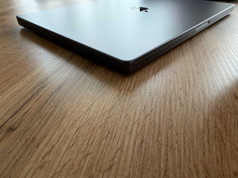 MacBook Pro 16" M4 PRO Chip 14-CPU/20-GPU/24GB RAM/1TB SSD