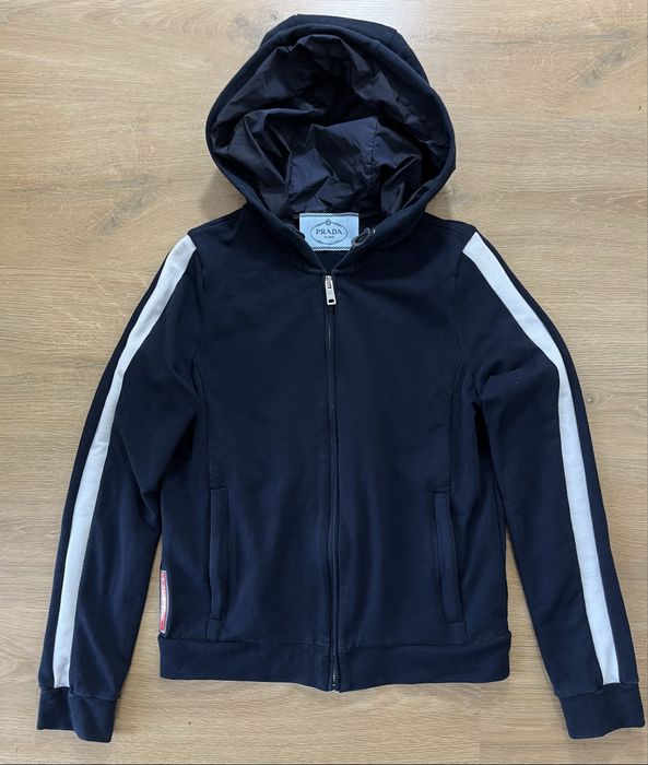Prada оригинален дамски суитчър размер S-М