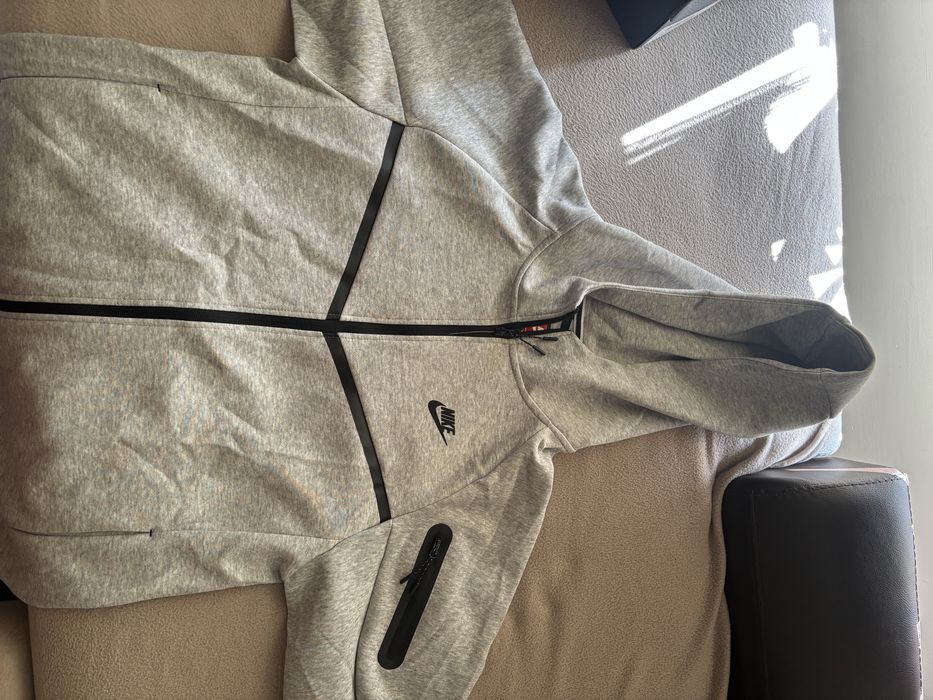 Nike Tech сив.