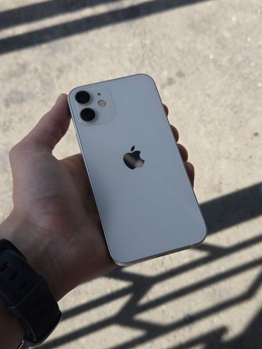 Iphone 12 mini 64gb.