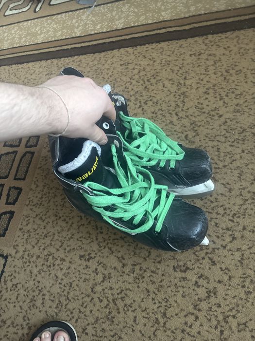 Коньки хоккейные