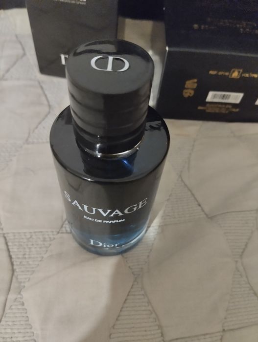 Продавам парфюми на Диор и Версаче