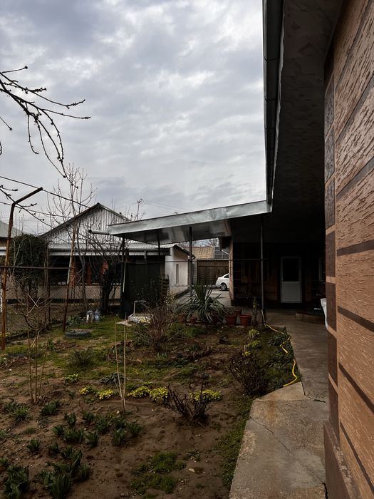 Gazalkent shahrida 7 sotixli uy sotiladi