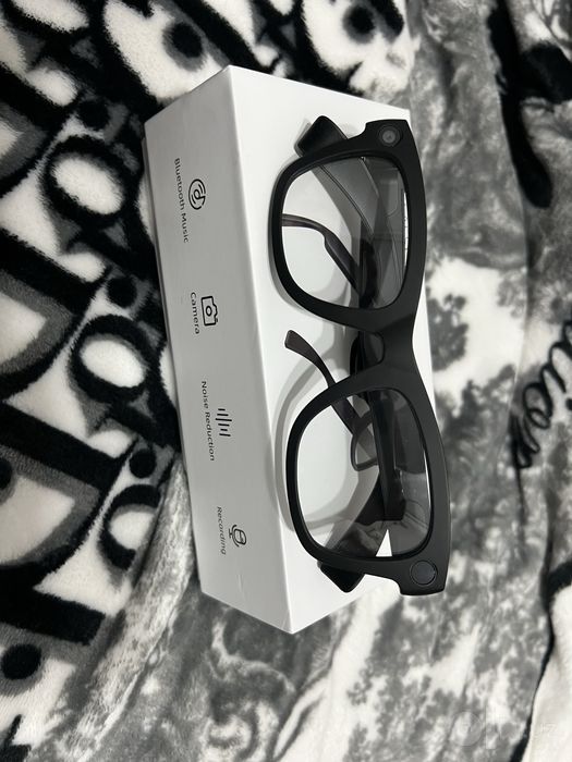 Smart glasses AI ko’z oynak
