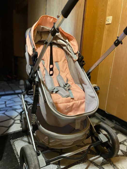 Бебешка количка с въртящ се кош
