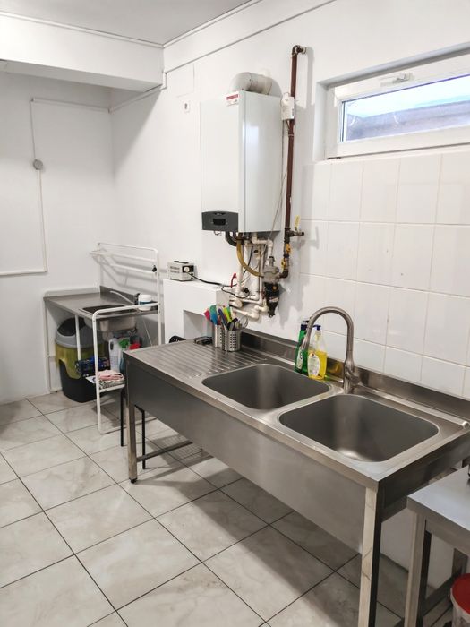 Laborator cofetarie la cheie – stare impecabilă | Curent trifazic 380V