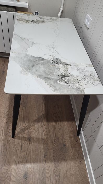 Продам новый кухонный стол!