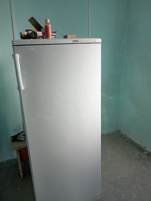 Продам вертикальную морозильную камеру