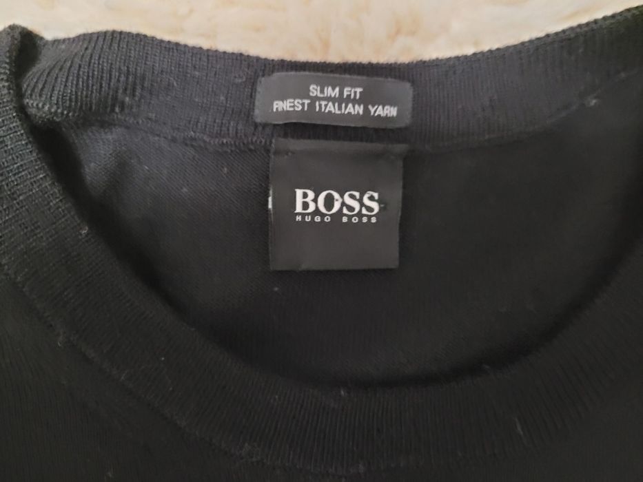 Pulover Vintage Hugo Boss 100% Lână Virgină - mărime S