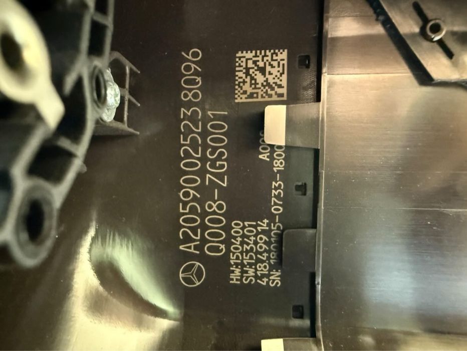 Модул на кормилната колона / блок с лостчетата и спиралния кабел (Steering Column Switch Module, SCM).