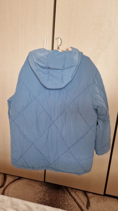 Продавам чисто ново топло яке на MAVI цена 85лв.