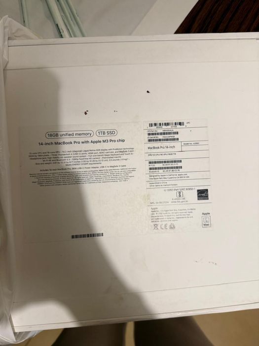 Macbook pro 14-inch M3 pro 1TB SSD