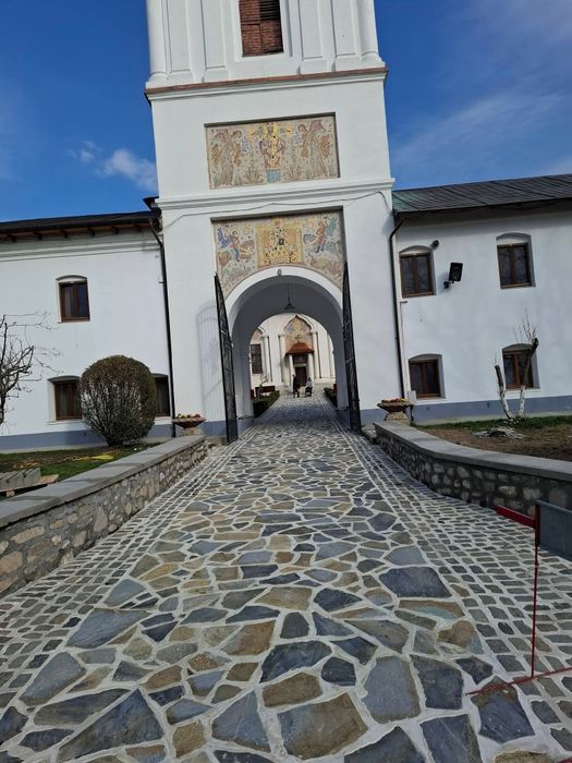 Piatra naturala de munte ideală pentru pavarea curții