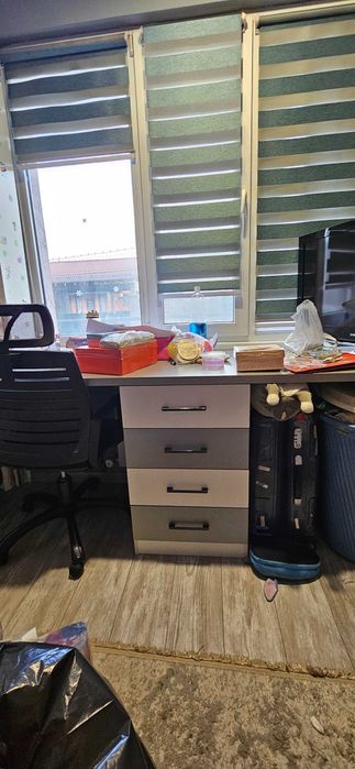 Продам большие шкафы и стол