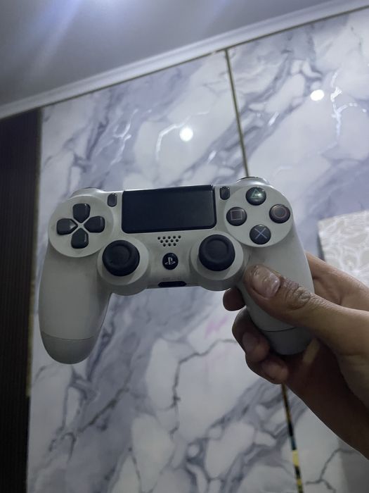 Пс 4 2 джостика 2 игры торг есть!!