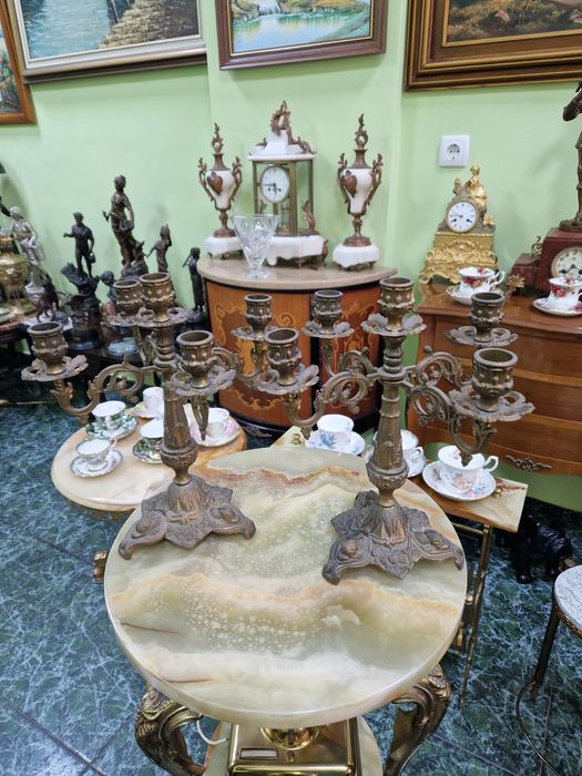 Чифт красиви антикварни френски бронзови свещници