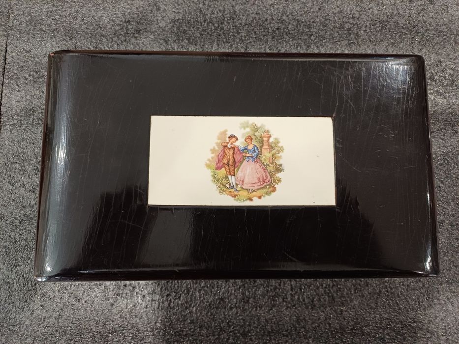 Casuța muzicala de origine italiana cu loc pentru bijuterii