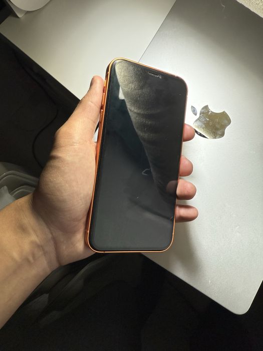 продам iphone xr корпусе iphone 17 pro