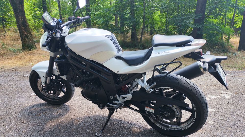 Hyosung GT650 Naked (nu Suzuki Yamaha Honda Kawasaki))