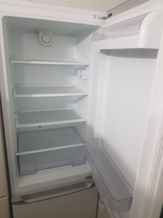 Хладилник с фризер