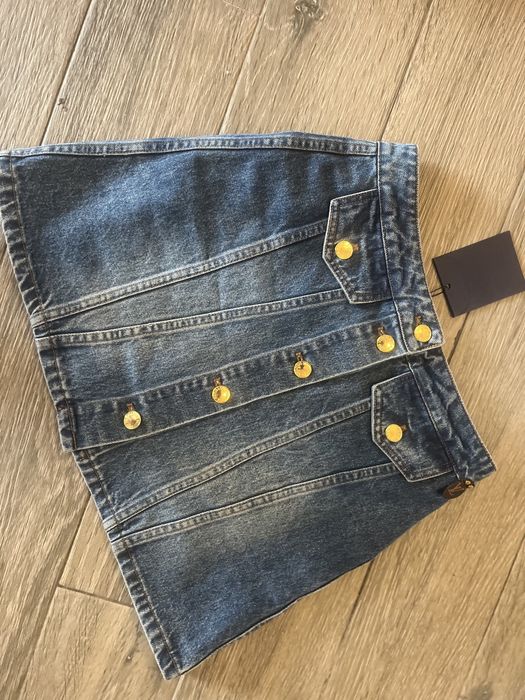 Дънкова пола с копчета и лого в златисто