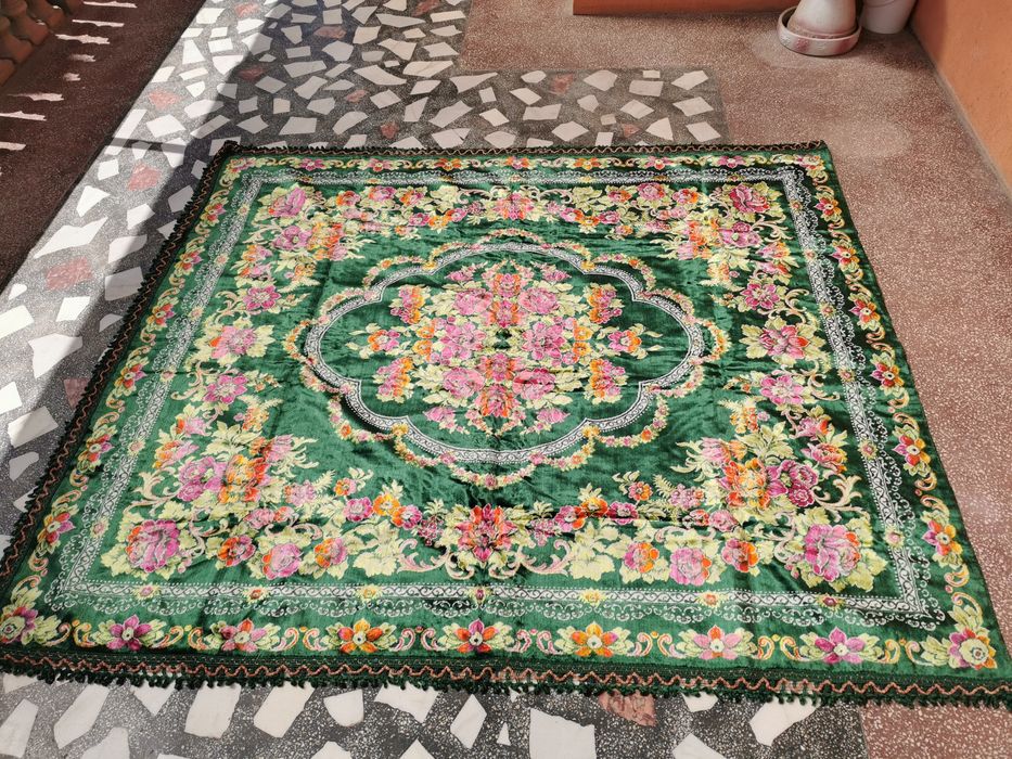 Carpeta de perete cu doua fete de perna