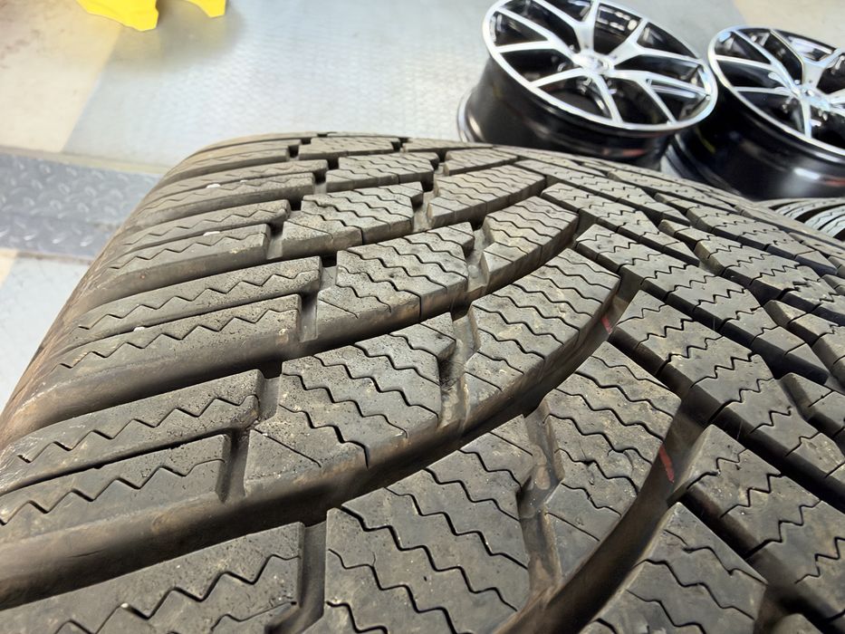 4бр. КАТО НОВИ Зимни Гуми С Борд 275/45R/20 -FIRESTONE- DOT:4624- 7.8мм+7.1мм