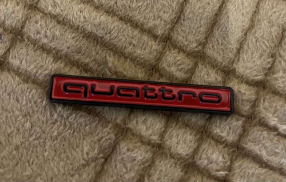 Шильдик/Значок Audi Quattro