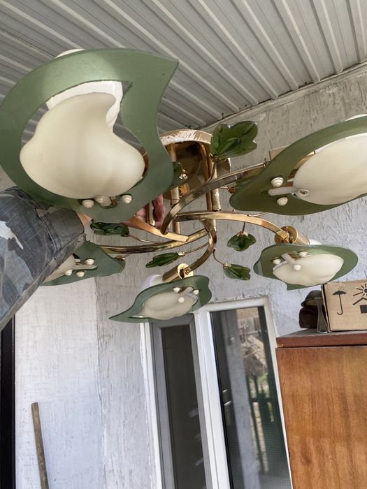 Продам люстры одна большая