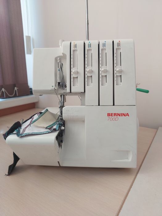 Оверлог Bernina 700D