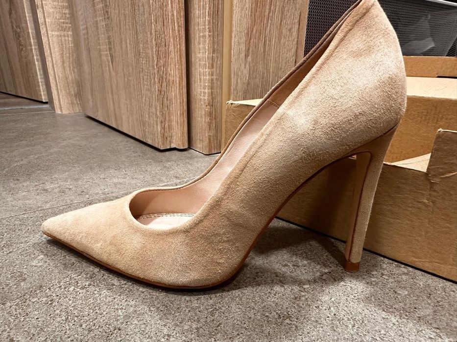 Zara pantofi cu toc piele întoarsă bej nr 37