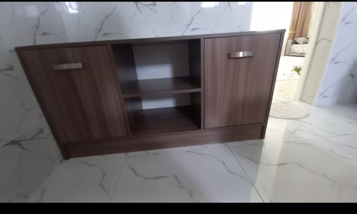 Шифонер,тумб.стол продам.