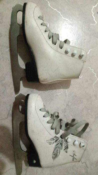 Продам детские коньки 39 р и 28 р
