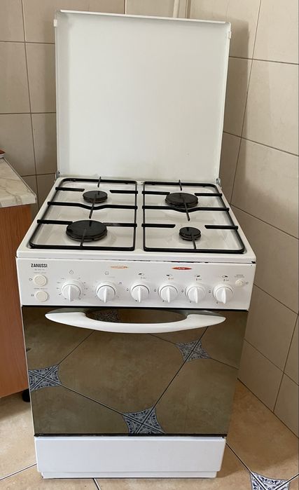 Vand Aragaz Zanussi