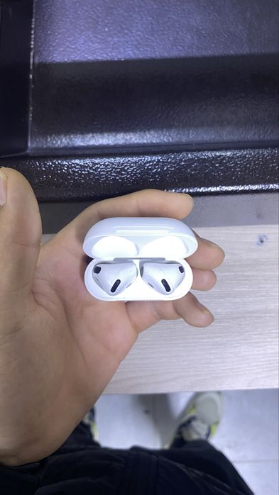 AirPods 4 поколения