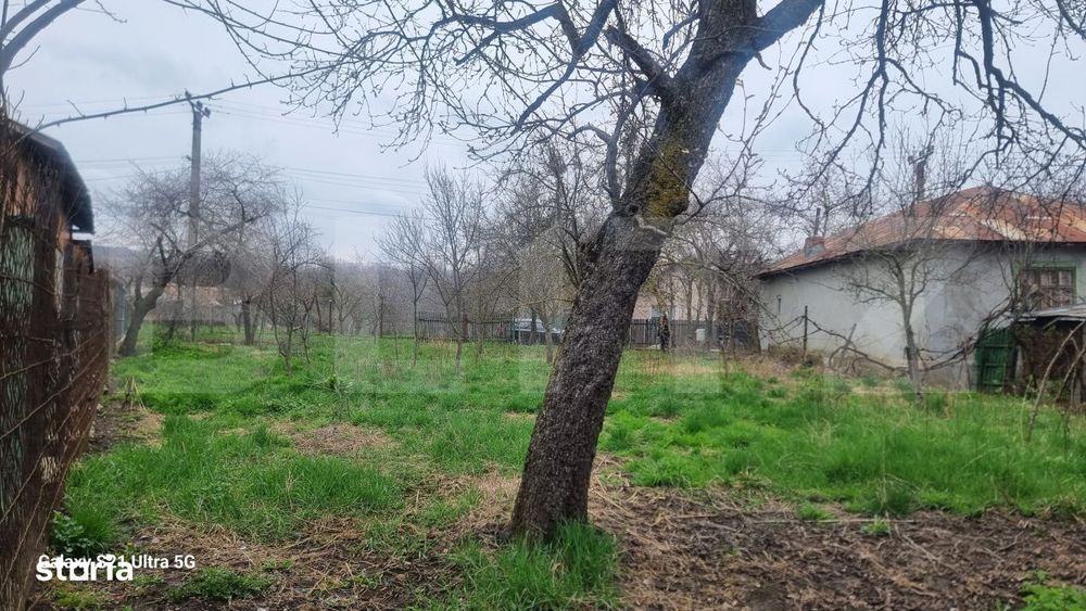 TEREN zona aer curat CASA si ANEXA